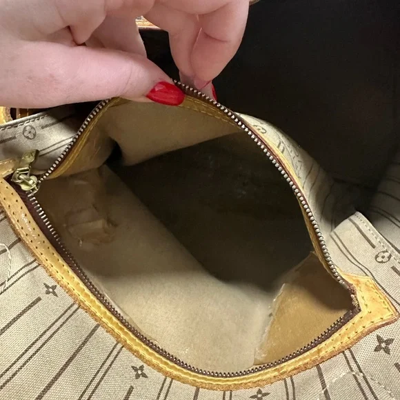 Genuinely Loved Louis Vuitton Neverful GM - Picture 10 of 13